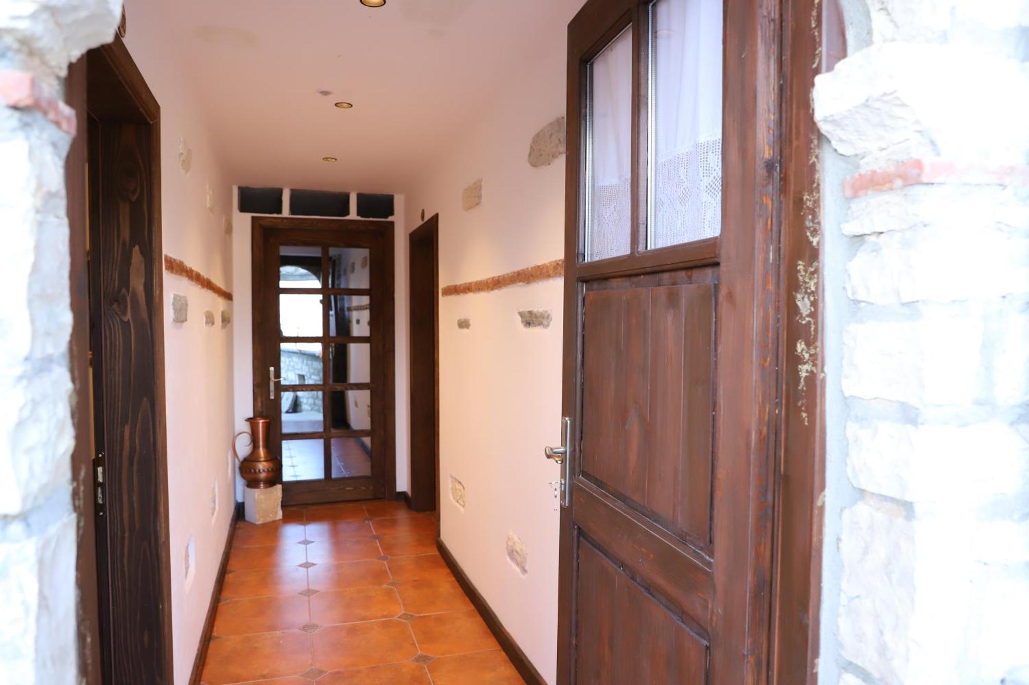 Vila Art Berat Castle Exterior photo